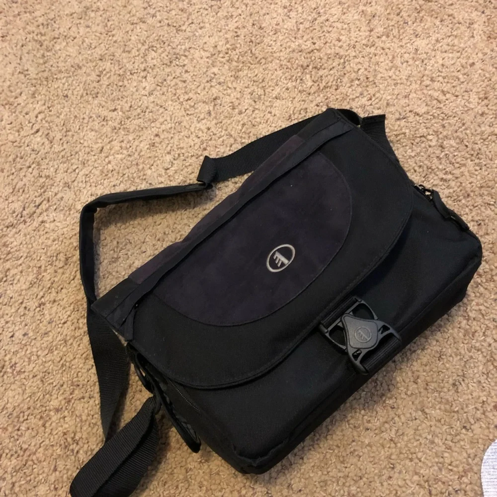 Preowned Tamrac Model 3537 DSLR Camera Messenger Bag